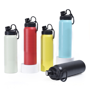 المعادن معزولة في الهواء الطلق زجاجة مياه رياضية للدراجات في الهواء الطلق