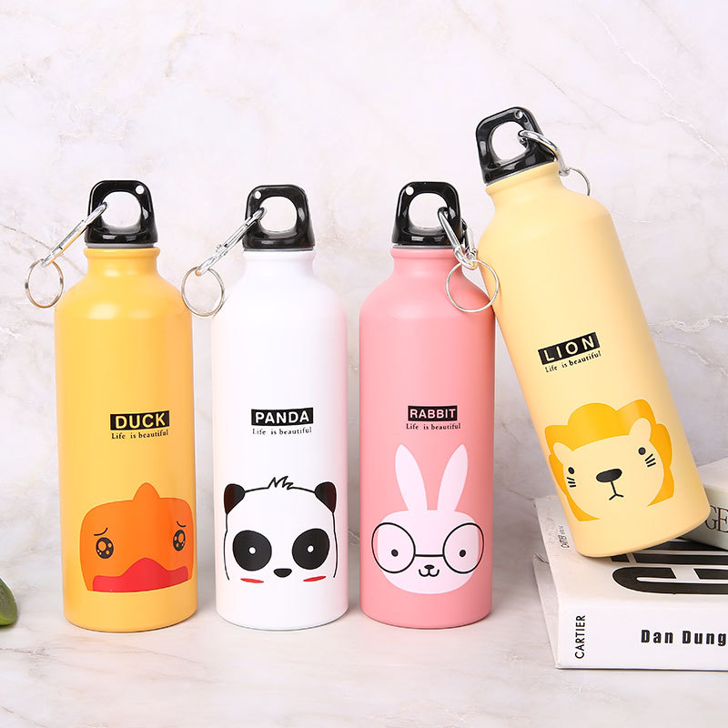 زجاجة مياه للأطفال ضرورية للمدرسة واللعب